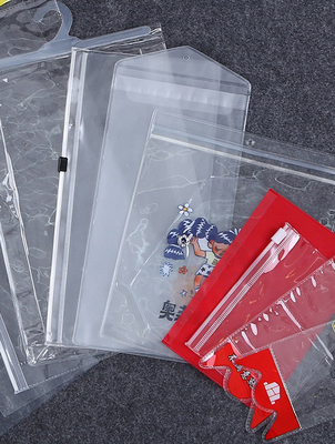 ポリ塩化ビニールの透明なプラスチック ジッパー袋のホック袋の衣類の札のラベルのジップ ロック式袋